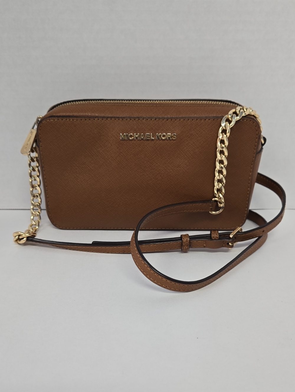 Michael Kors Brown Saffiano Leather Crossbody w/Gold Chain EUC 8.5"x5"x2" - Picture 1 of 14